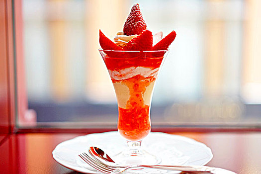 草莓,冰淇淋蛋糕