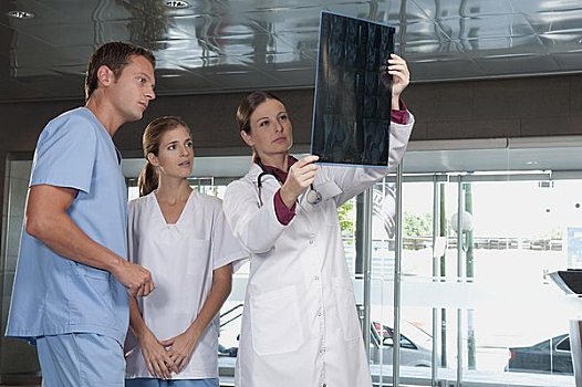 博士,展示,核磁共振扫描,医疗,服务人员