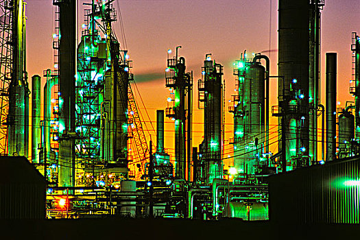 炼油厂,黄昏,艾伯塔省,加拿大
