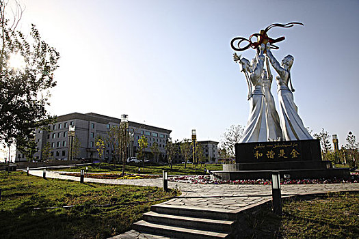 托里县政府旁的雕塑,新疆塔城托里