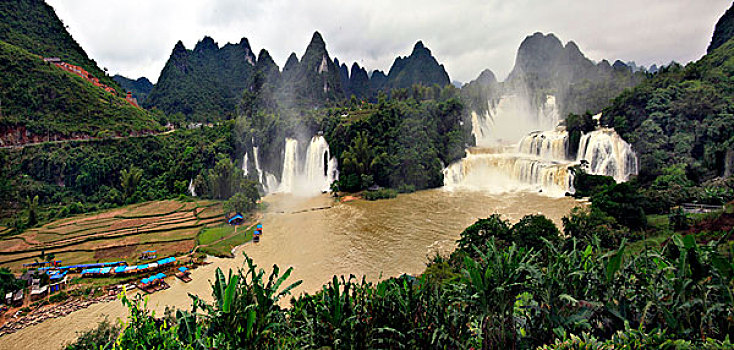 中越边境亚洲第一世界第二德天大瀑布宽景宽片,左小属越南右大属中国