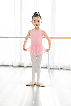 跳芭蕾的小女孩