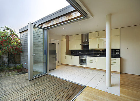 住宅,南,伦敦,英国,2009年,内景,展示,光滑,设计,开放式格局,厨房,玻璃门,花园