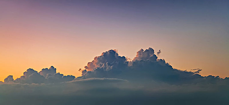 彩霞天空