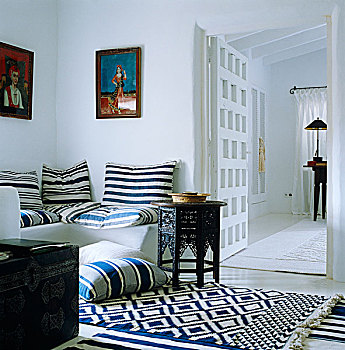 角,长椅,遮盖,蓝色,白色,条纹,垫子,即兴,起居室