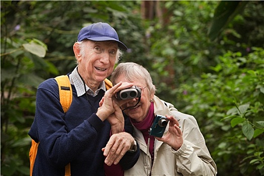 老年,夫妻,双筒望远镜