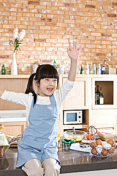 小女孩,坐,厨房操作台