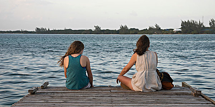 女人,女儿,坐,码头,岛屿,海湾群岛,洪都拉斯