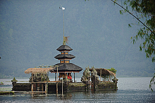 印度尼西亚,巴厘岛,寺庙,普拉布拉坦寺,岸边,布拉坦湖,梅鲁,屋顶,女神,水