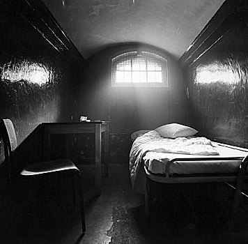 监狱,床,桌子,椅子,窗户,亮光,概念,黑白