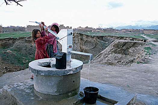 阿富汗,女孩,收集,水,上方,户外,乡村,北方,喀布尔,途中,山谷