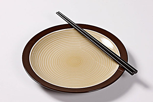 陶盘和乌木筷子