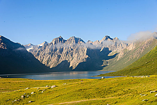 青海久治县年宝玉则山峰