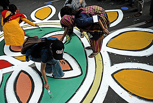 学生,艺术,涂绘,彩色,造型,途中,正面,纪念建筑,钟点,国际,语言文字,白天,二月,2007年,达卡,孟加拉