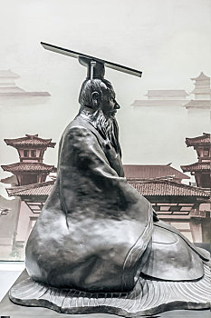 中国南北朝时期历史人物梁武帝侧面塑像