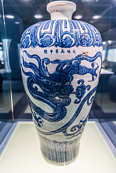 上海博物馆的明万历景德镇窑云龙纹瓶