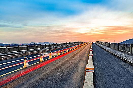 马路公路桥灯轨车轨