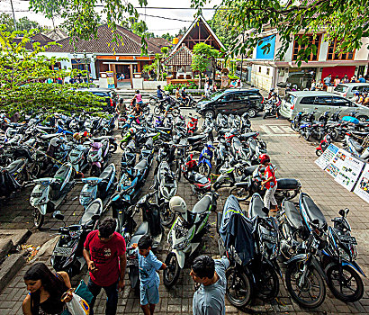 摩托车,停放,街景,停车场,中间,乌布,巴厘岛,印度尼西亚,亚洲