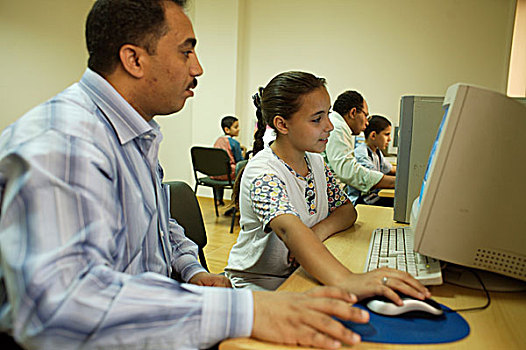 孩子,学习,使用,电脑,教室,居民区,郊区,开罗,埃及,五月,2007年