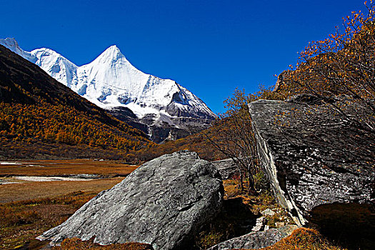 央迈勇雪山