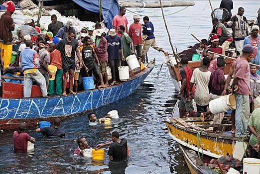 坦桑尼亚,桑给巴尔岛,石头城,忙碌,场景,独桅三角帆船,港口,鱼,售出,捕鱼者,船