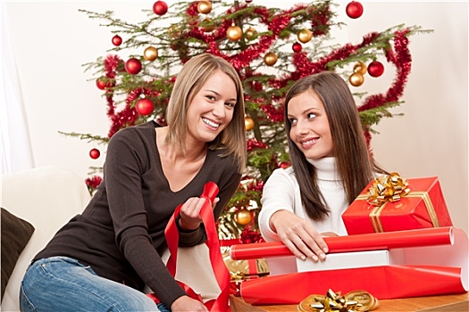 两个女人,包装,圣诞礼物