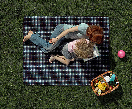 母女,躺着,毯子,草地