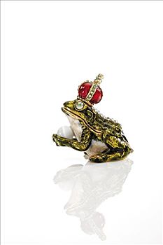 青蛙,小雕像,穿,皇冠,拿着,珍珠