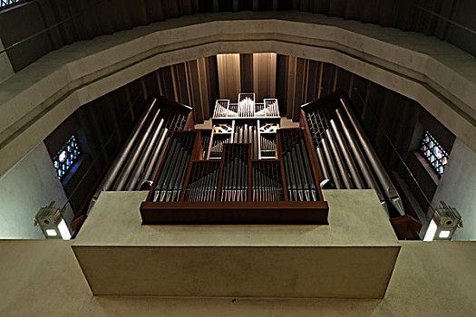 圣约瑟夫大教堂内竖琴