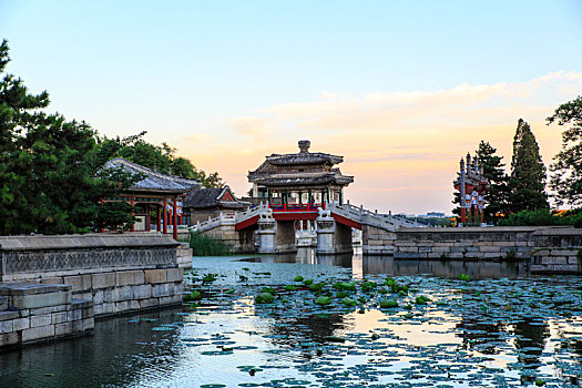 北京皇家园林颐和园荇桥