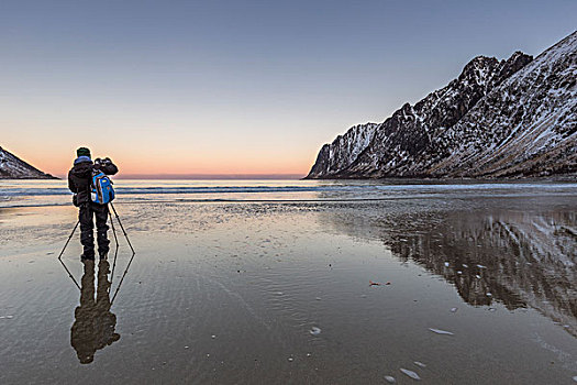 摄影师,海滩,黎明,冰山,挪威,欧洲