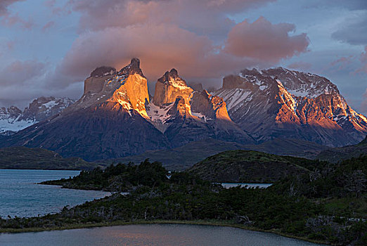 拉哥裴赫湖,山脉,托雷德裴恩国家公园,巴塔哥尼亚,智利