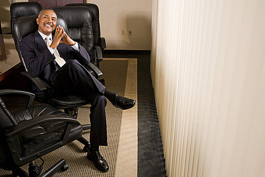 肖像,自信,美国黑人,商务人士,坐,一个,会议室