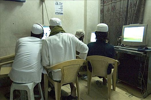 阿曼苏丹国,马斯喀特,男人,电脑,网络空间