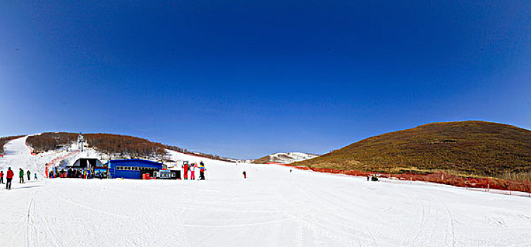 冬季滑雪场的雪道