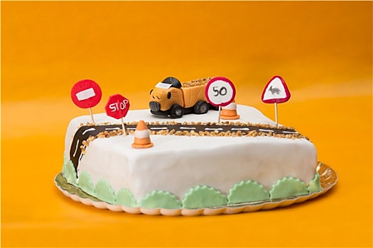 卡车司机,生日蛋糕