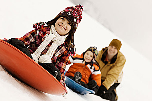 两个孩子,骑,雪橇,雪,男人