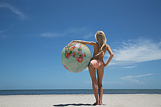女人,拿着,球体,海滩