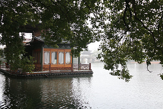 烟雨西湖