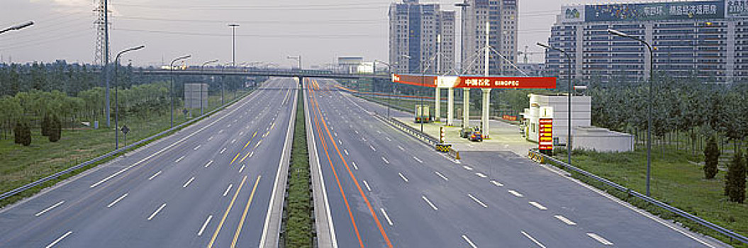 北京公路配套的中石化加油站