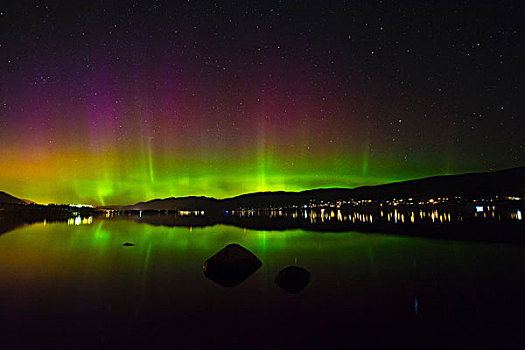 北极光,上方,湖,夜晚,省立公园,不列颠哥伦比亚省,加拿大