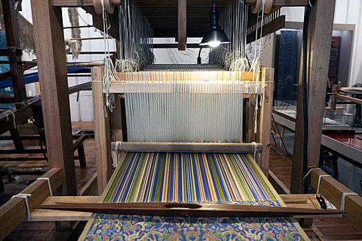 丝绸纺织机