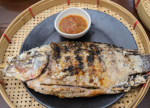 盐,烤鱼,泰国风味