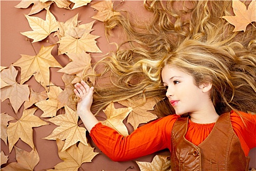 秋天,小,金发,女孩,干燥,树,叶子