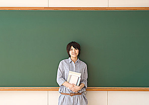 女学生,微笑,正面,黑板,校园,教室