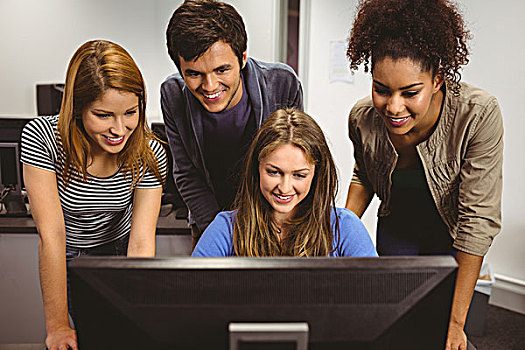 微笑,学生,坐,书桌,用电脑,一起