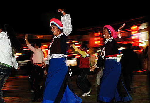 云南省中甸四方街藏族舞蹈