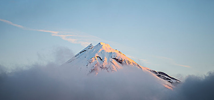 层状火山,塔拉纳基,日落,顶峰,高处,云,艾格蒙特国家公园,新西兰,大洋洲