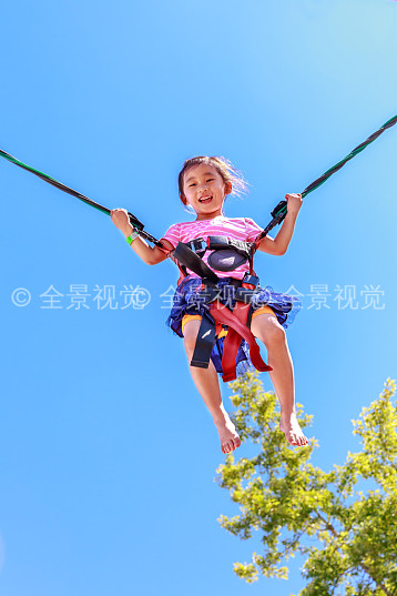 可爱_女孩_蹦极_小女孩_美好时光_高清图片_全景视觉