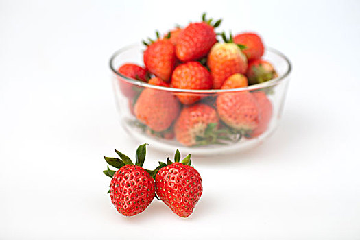 草莓和果盆